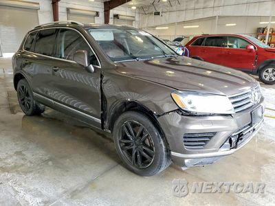 Czwarte zdjęcie samochodu z boku: 2015 VOLKSWAGEN TOUAREG V6 VIN:WVGEF9BP8FD006824 - miniatura