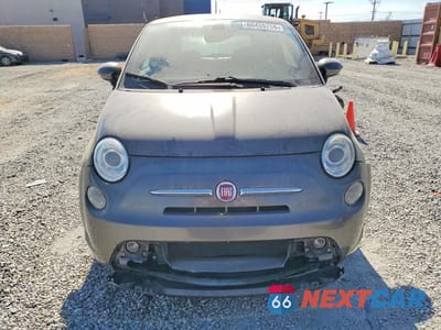 Piąte zdjęcie samochodu w środku: 2016 FIAT 500 ELECTRIC VIN:3C3CFFGE7GT221872 - miniatura