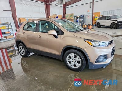 Czwarte zdjęcie samochodu z boku: 2018 CHEVROLET TRAX LS VIN:3GNCJKSB9JL403832 - miniatura