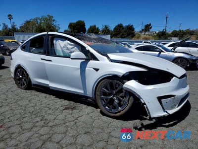 Czwarte zdjęcie samochodu z boku: 2023 TESLA MODEL X VIN:7SAXCDE52PF378790 - miniatura