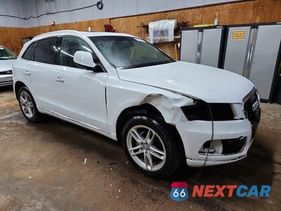 Czwarte zdjęcie samochodu z boku: 2017 AUDI Q5 PREMIUM PLUS VIN:WA1L2AFPXHA045562 - miniatura