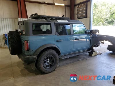 Trzecie zdjęcie samochodu z tyłu: 2022 FORD BRONCO BASE VIN:1FMEE5DP2NLB32111 - miniatura