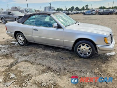 Czwarte zdjęcie samochodu z boku: 1995 MERCEDES-BENZ E 320 VIN:WDBEA66E7SC185995 - miniatura