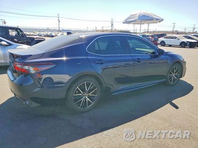 Trzecie zdjęcie samochodu z tyłu: 2021 TOYOTA CAMRY SE VIN:44T1G11AK9MU53208 - miniatura