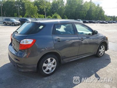 Trzecie zdjęcie samochodu z tyłu: 2010 TOYOTA COROLLA MATRIX S VIN:2T1LE4EE8AC018229 - miniatura