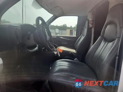 Zdjęcie 7 z 12 samochodu: 2007 CHEVROLET EXPRESS BOX TRUCK VIN:1GBJG31U471125949 - miniatura