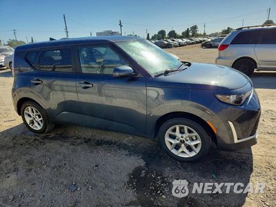 Czwarte zdjęcie samochodu z boku: 2024 KIA SOUL LX VIN:KNDJ23AUXR7915654 - miniatura
