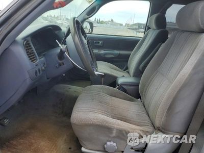 Zdjęcie 7 z 12 samochodu: 2000 TOYOTA TUNDRA SR5 VIN:5TBBT4413YS040830 - miniatura