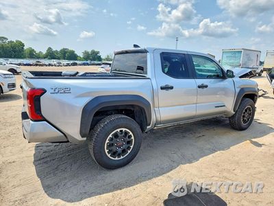 Trzecie zdjęcie samochodu z tyłu: 2025 TOYOTA TACOMA TRD OFF-ROAD VIN:3TMLB5JN7SM116777 - miniatura