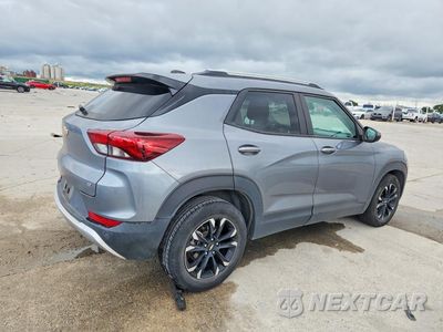 Trzecie zdjęcie samochodu z tyłu: 2022 CHEVROLET TRAILBLAZER LT VIN:KL79MPSL2NB047714 - miniatura