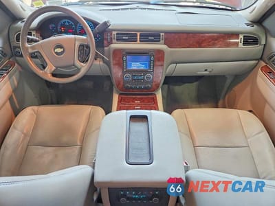 Zdjęcie 8 z 14 samochodu: 2010 CHEVROLET TAHOE K1500 LTZ VIN:1GNUKCE02AR110199 - miniatura