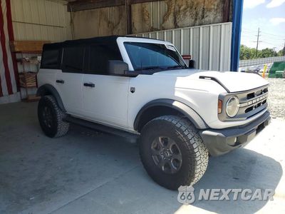 Czwarte zdjęcie samochodu z boku: 2022 FORD BRONCO BASE VIN:1FMDE5BHXNLB09246 - miniatura