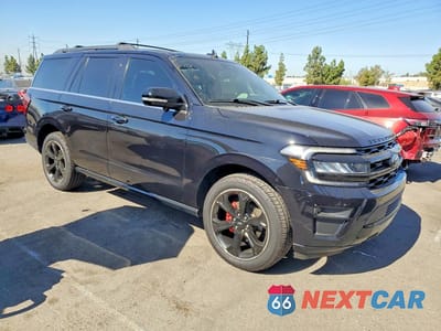 Czwarte zdjęcie samochodu z boku: 2023 FORD EXPEDITION LIMITED VIN:1FMJU2AG2PEA17259 - miniatura