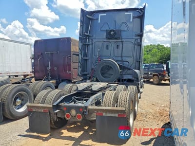 Trzecie zdjęcie samochodu z tyłu: 2019 FREIGHTLINER CASCADIA 126 SEMI TRUCK VIN:3AKJHHDR6KSKB5185 - miniatura