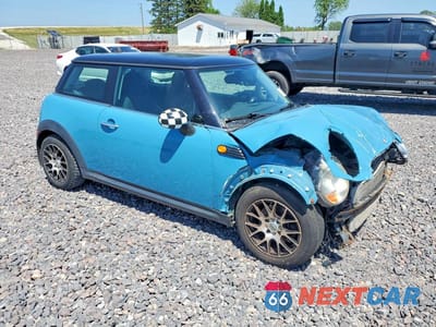Czwarte zdjęcie samochodu z boku: 2008 MINI COOPER VIN:WMWMF33528TT61424 - miniatura