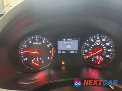 Zdjęcie 9 z 12 samochodu: 2017 KIA CADENZA PREMIUM VIN:KNALC4J11H5065888 - miniatura