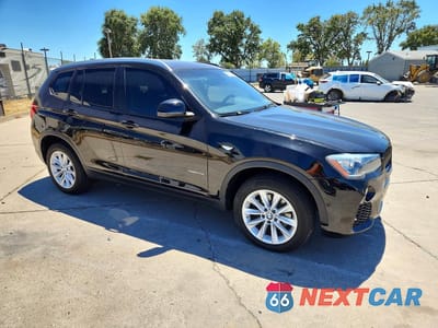 Czwarte zdjęcie samochodu z boku: 2017 BMW X3 SDRIVE28I VIN:5UXWZ7C30H0V89219 - miniatura