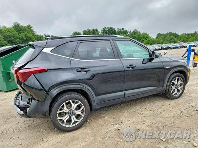Trzecie zdjęcie samochodu z tyłu: 2022 KIA SELTOS EX VIN:KNDERCAA5N7271235 - miniatura
