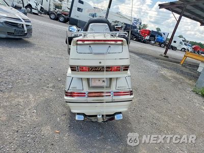 Czwarte zdjęcie samochodu z boku: 1990 HONDA GL1500 SE VIN:1HFSC2233LA201236 - miniatura