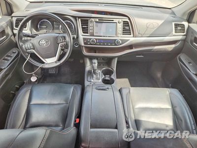 Zdjęcie 8 z 14 samochodu: 2019 TOYOTA HIGHLANDER XLE VIN:5TDJZRFH0KS981460 - miniatura