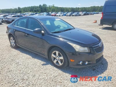 Czwarte zdjęcie samochodu z boku: 2013 CHEVROLET CRUZE LT VIN:1G1PC5SB5D7228096 - miniatura