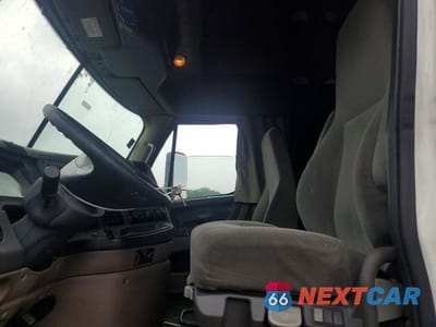 Zdjęcie 7 z 14 samochodu: 2020 FREIGHTLINER CASCADIA 125 SEMI TRUCK VIN:3AKJGLDR2LDLU5593 - miniatura