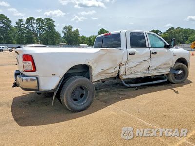 Trzecie zdjęcie samochodu z tyłu: 2020 RAM 3500 TRADESMAN VIN:3C63RRGL8LG198275 - miniatura