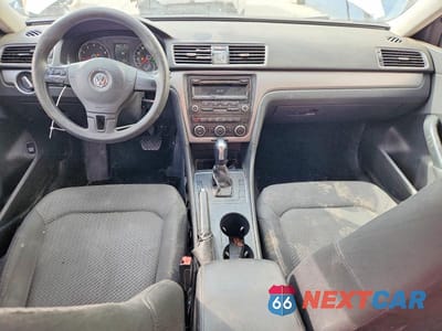 Zdjęcie 8 z 12 samochodu: 2012 VOLKSWAGEN PASSAT S VIN:1VWAH7A39CC098525 - miniatura