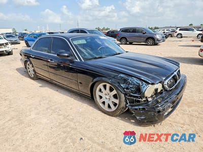 Czwarte zdjęcie samochodu z boku: 2004 JAGUAR XJ8 L VIN:SAJWA71C34SG22843 - miniatura