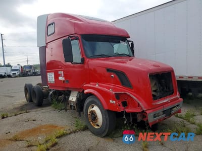 Czwarte zdjęcie samochodu z boku: 2006 VOLVO VNL SEMI TRUCK VIN:4V4NC9GHX6N397570 - miniatura