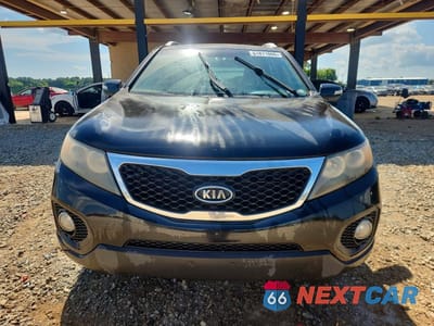 Piąte zdjęcie samochodu w środku: 2012 KIA SORENTO LX VIN:5XYKT3A61CG192306 - miniatura