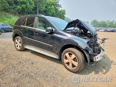 Czwarte zdjęcie samochodu z boku: 2011 MERCEDES-BENZ ML 350 4MATIC VIN:4JGBB8GBXBA709035 - miniatura