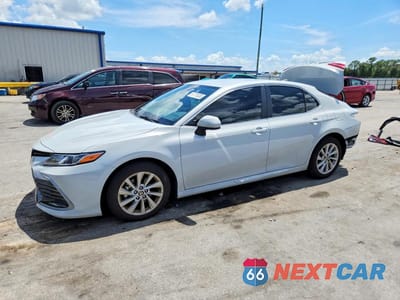 2024 TOYOTA CAMRY LE 4T1C11AK6RU237075 - główne zdjęcie licytacji z USA - miniatura