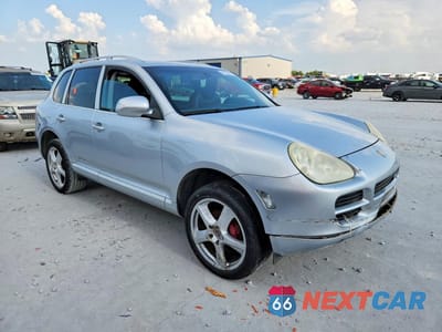 Czwarte zdjęcie samochodu z boku: 2005 PORSCHE CAYENNE VIN:WP1AA29P15LA22090 - miniatura