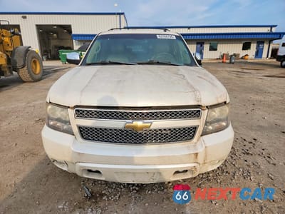Piąte zdjęcie samochodu w środku: 2011 CHEVROLET SUBURBAN K1500 LTZ VIN:1GNSKKE31BR333346 - miniatura