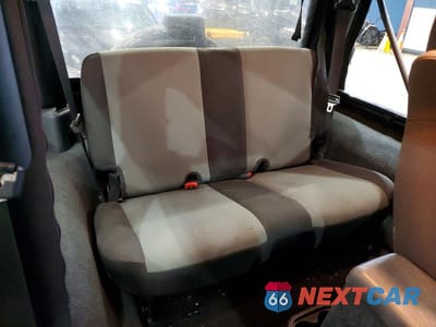 Zdjęcie 10 z 12 samochodu: 2005 JEEP WRANGLER X VIN:1J4FA39S45P370244 - miniatura
