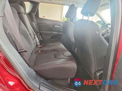 Zdjęcie 10 z 12 samochodu: 2020 JEEP CHEROKEE LATITUDE VIN:1C4PJLCB1LD656991 - miniatura