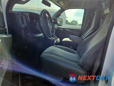Zdjęcie 7 z 13 samochodu: 2020 GMC SAVANA G2500 VIN:1GTW7AFG6L1140598 - miniatura