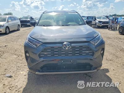 Piąte zdjęcie samochodu w środku: 2020 TOYOTA RAV4 XSE VIN:JTMEWRFV2LD539776 - miniatura