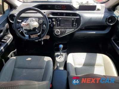 Zdjęcie 8 z 12 samochodu: 2018 TOYOTA PRIUS C FOUR VIN:JTDKDTB35J1601163 - miniatura