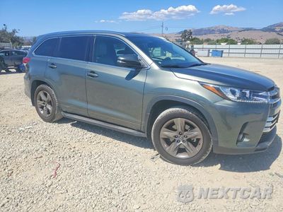 Czwarte zdjęcie samochodu z boku: 2023 TOYOTA HIGHLANDER VIN:5TDDZRFH2JS862580 - miniatura