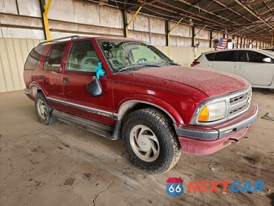 Czwarte zdjęcie samochodu z boku: 1995 CHEVROLET BLAZER VIN:1GNDT13W3S2253973 - miniatura