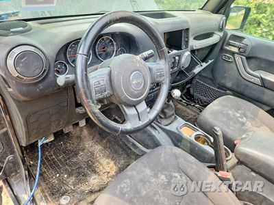 Zdjęcie 8 z 13 samochodu: 2018 JEEP WRANGLER UNLIMITED SPORT VIN:1C4BJWDG8JL912584 - miniatura