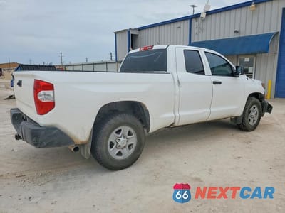 Trzecie zdjęcie samochodu z tyłu: 2018 TOYOTA TUNDRA SR VIN:5TFRM5F13JX131280 - miniatura