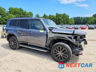 Czwarte zdjęcie samochodu z boku: 2024 LEXUS GX 550 PREMIUM+ VIN:JTJTBCDX5R5033671 - miniatura