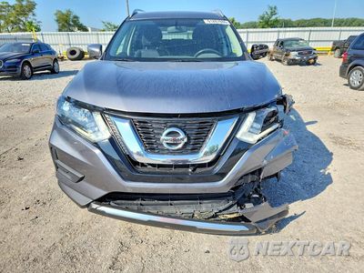 Piąte zdjęcie samochodu w środku: 2017 NISSAN ROGUE SV VIN:KNMAT2MT8HP513740 - miniatura