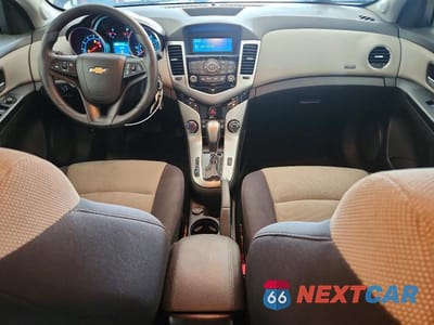 Zdjęcie 8 z 12 samochodu: 2013 CHEVROLET CRUZE LS VIN:1G1PA5SH8D7288982 - miniatura