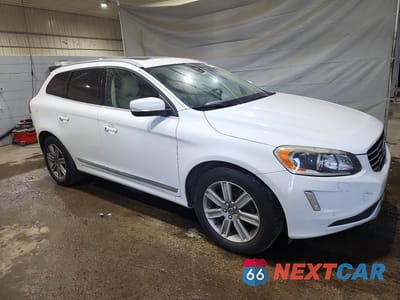 Czwarte zdjęcie samochodu z boku: 2017 VOLVO XC60 T5 INSCRIPTION VIN:YV440MRU9H2021294 - miniatura