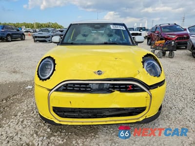 Piąte zdjęcie samochodu w środku: 2025 MINI COOPER S VIN:WMW53GD07S2X13854 - miniatura