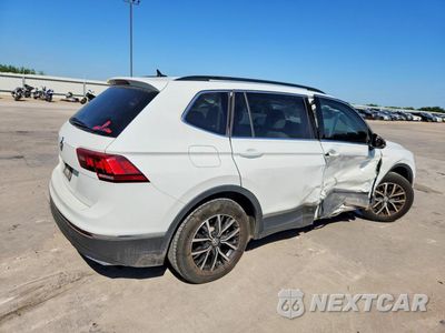 Trzecie zdjęcie samochodu z tyłu: 2020 VOLKSWAGEN TIGUAN SE VIN:3VV3B7AX5LM093869 - miniatura